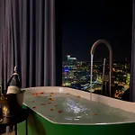 Urban Global Skyline 26th Floor - Free Garage Apartament