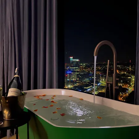 Urban Global Skyline 26th Floor - Air Condition - Free Garage Appartement